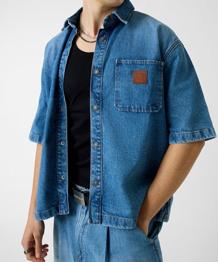 GUESS JEANS OVERSIZE CROP SS SHIRT / ブルー [M6GH52D5M5T]